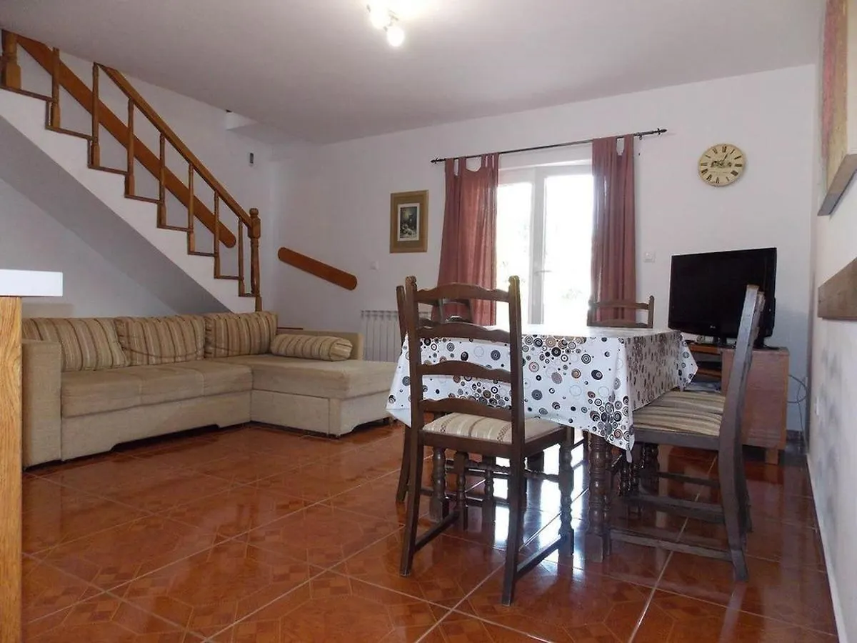 House Buneta Ližnjan アパート